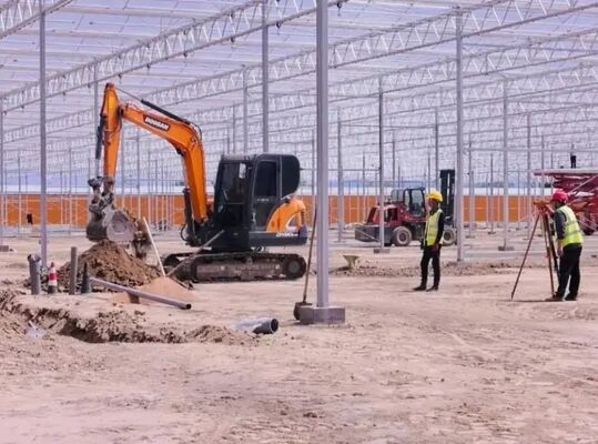 Теплица с полиэтиленовой пленкой с непрерывным протяжением для выращивания высококачественных цветов